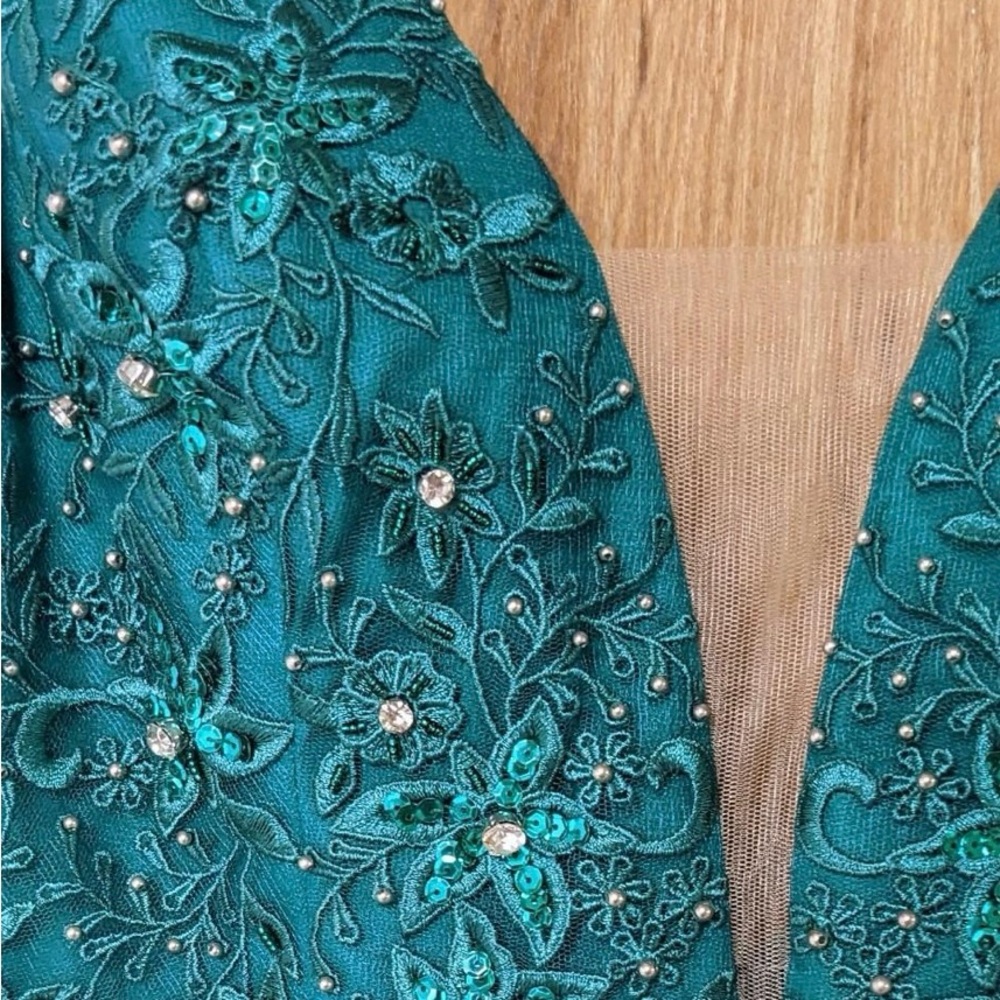 Emerald green prom dress